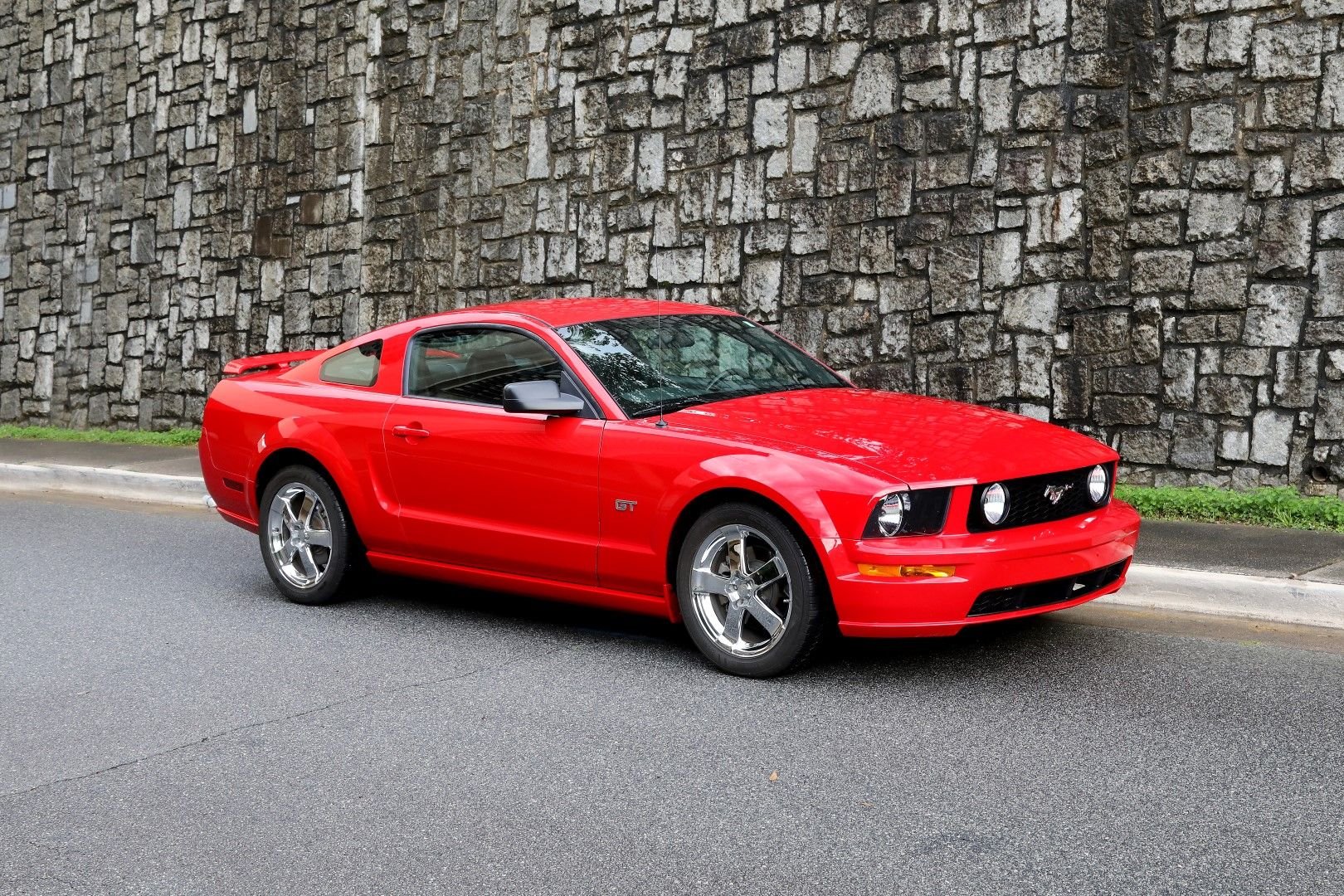 2005 Ford Mustang Reviews, Full Information & Pricing