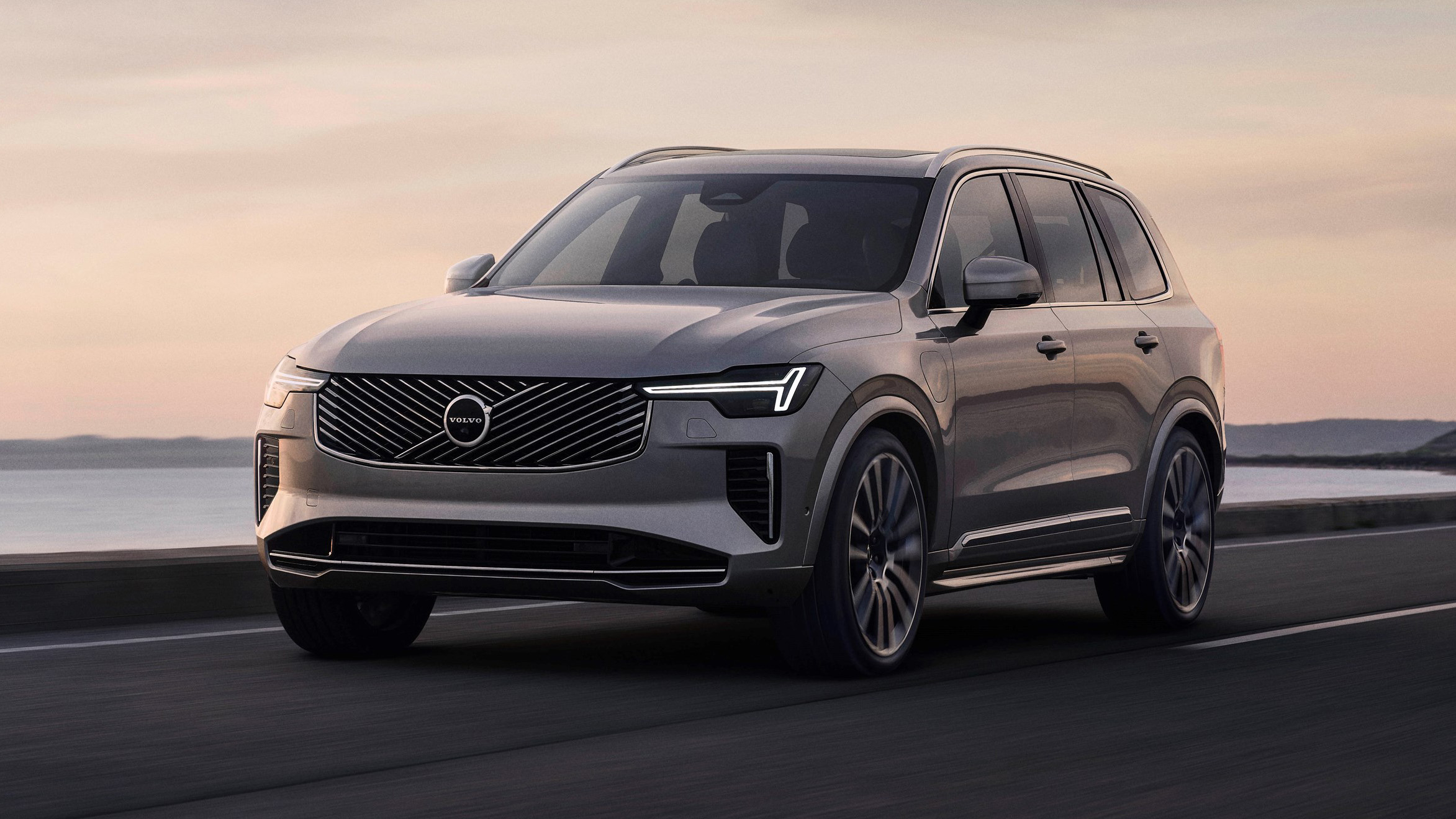 2020 Volvo XC90 Enhanced with New Mild-Hybrid Technology