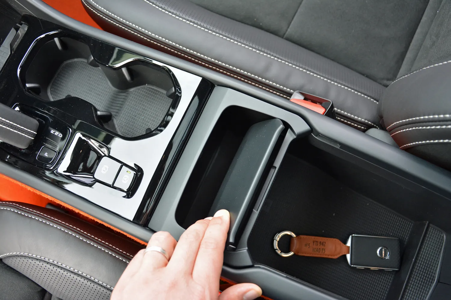 Volvo XC40’s Trash Bin and Bag Hook: Practical Features That Redefine Convenience