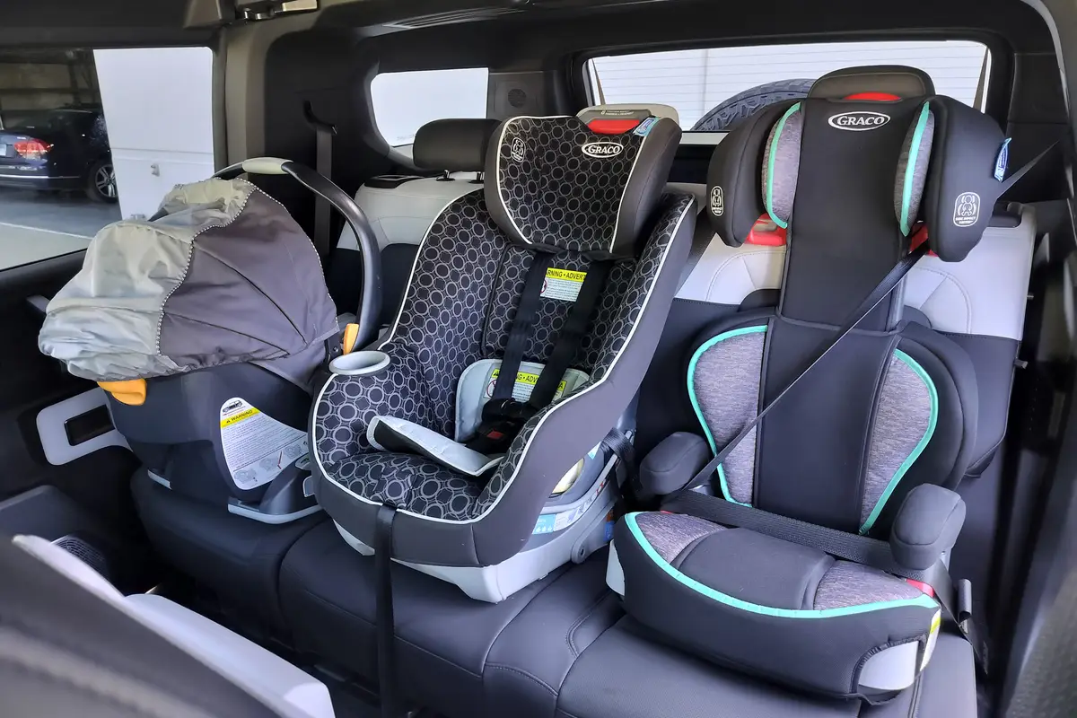 2024 GMC Hummer EV SUV Car Seat Guide: Fit, Space & Practical Tips