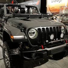 Exploring a 2020 Jeep Gladiator Upgraded with $10,000 in Mopar Accessories