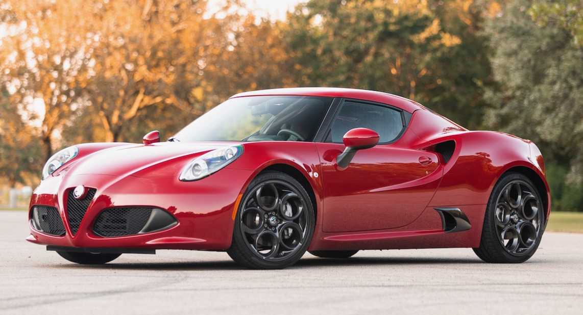 Alfa Romeo 4C Spider: Pro on the Track, Pain on the Street
