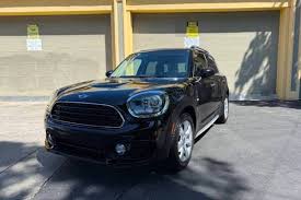 2017 Mini Countryman Review: A Compact SUV with a Rooftop Retreat