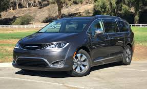 2017 Chrysler Pacifica Hybrid Review: Expert Insights & Key Takeaways