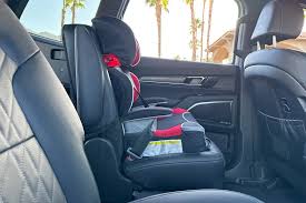 Top Family-Friendly Cars with the Best Car Seat Compatibility in 2025