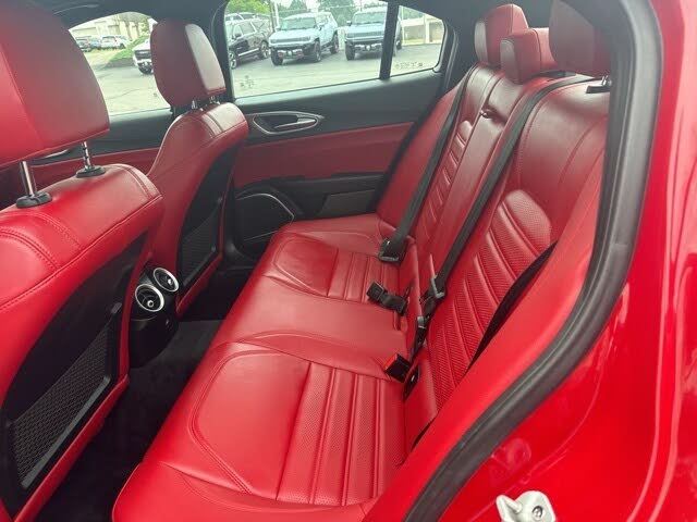 2021 Alfa Romeo Giulia 2021 Alfa Romeo Giulia