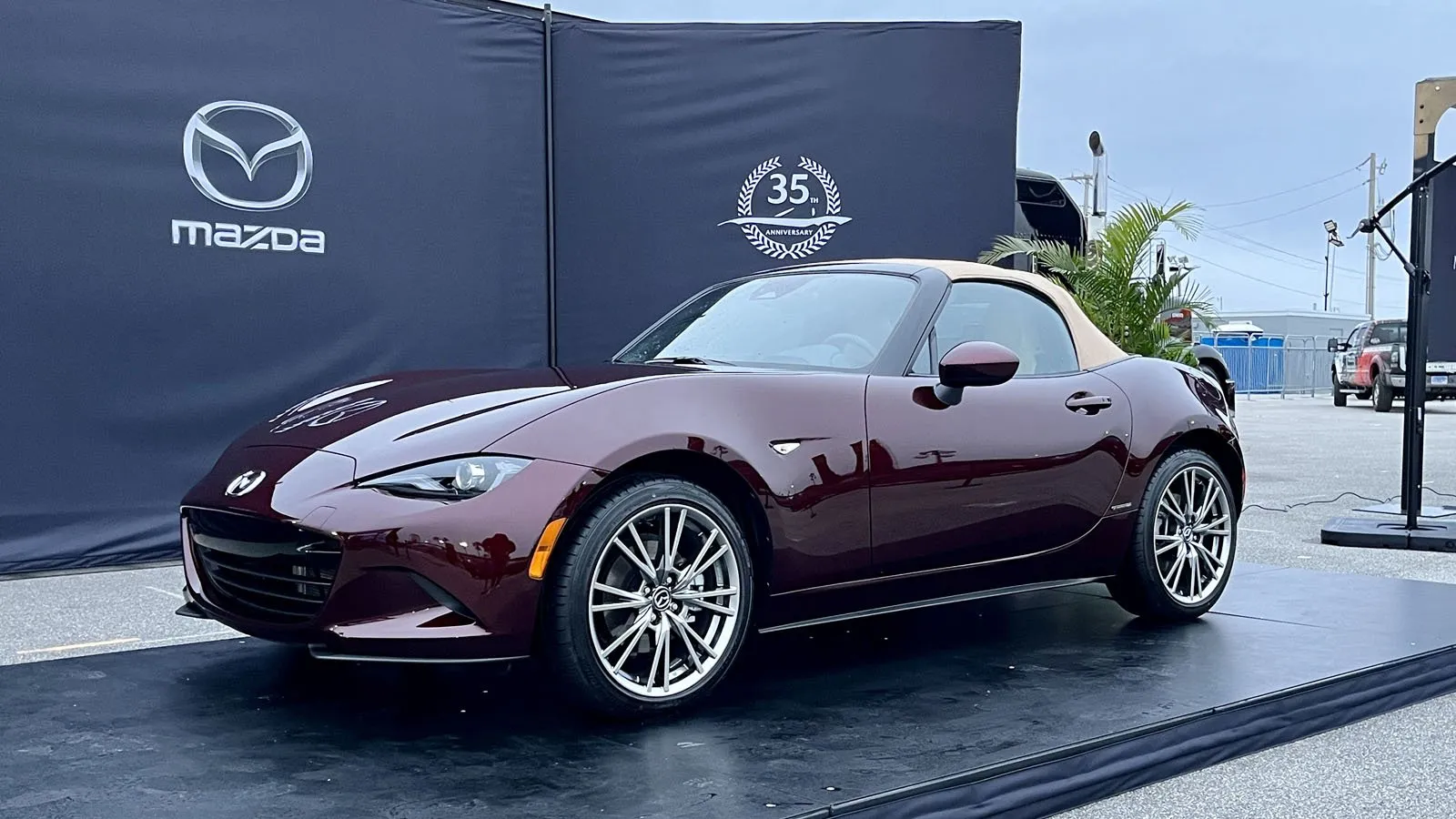 Mazda Unveils 35th Anniversary MX-5 Miata – Limited to 300 Units in the U.S.
