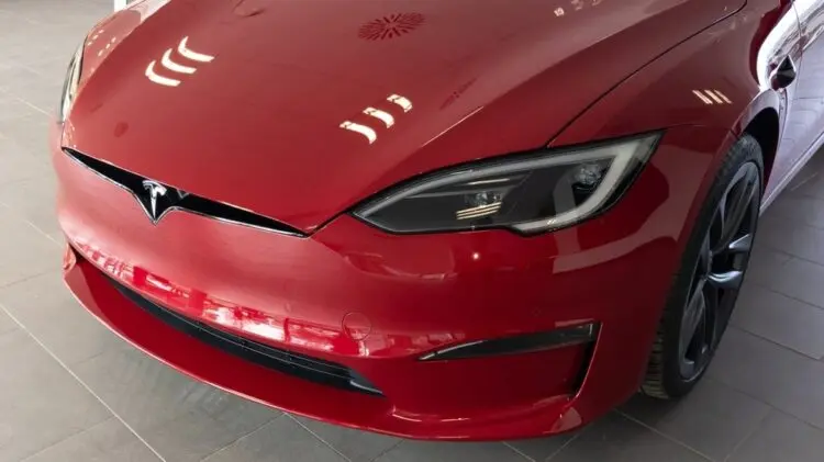 Tesla Recalls 119,000 Model S Sedans Over Hood Latch Issue