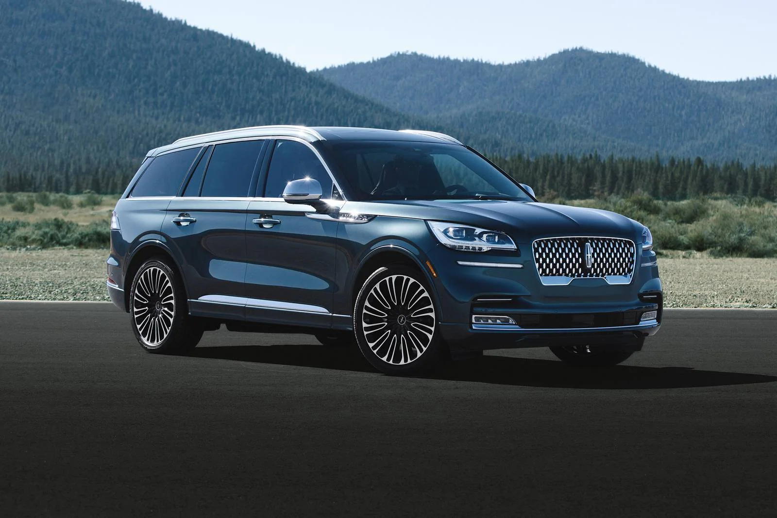 2020 Lincoln Aviator: Top 9 Features We Love and 4 Drawbacks to Consider