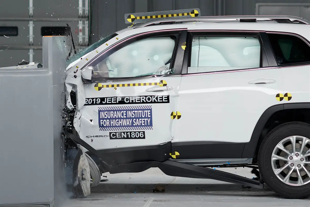 2019 Jeep Cherokee Earns High Safety Rating with Specific Conditions