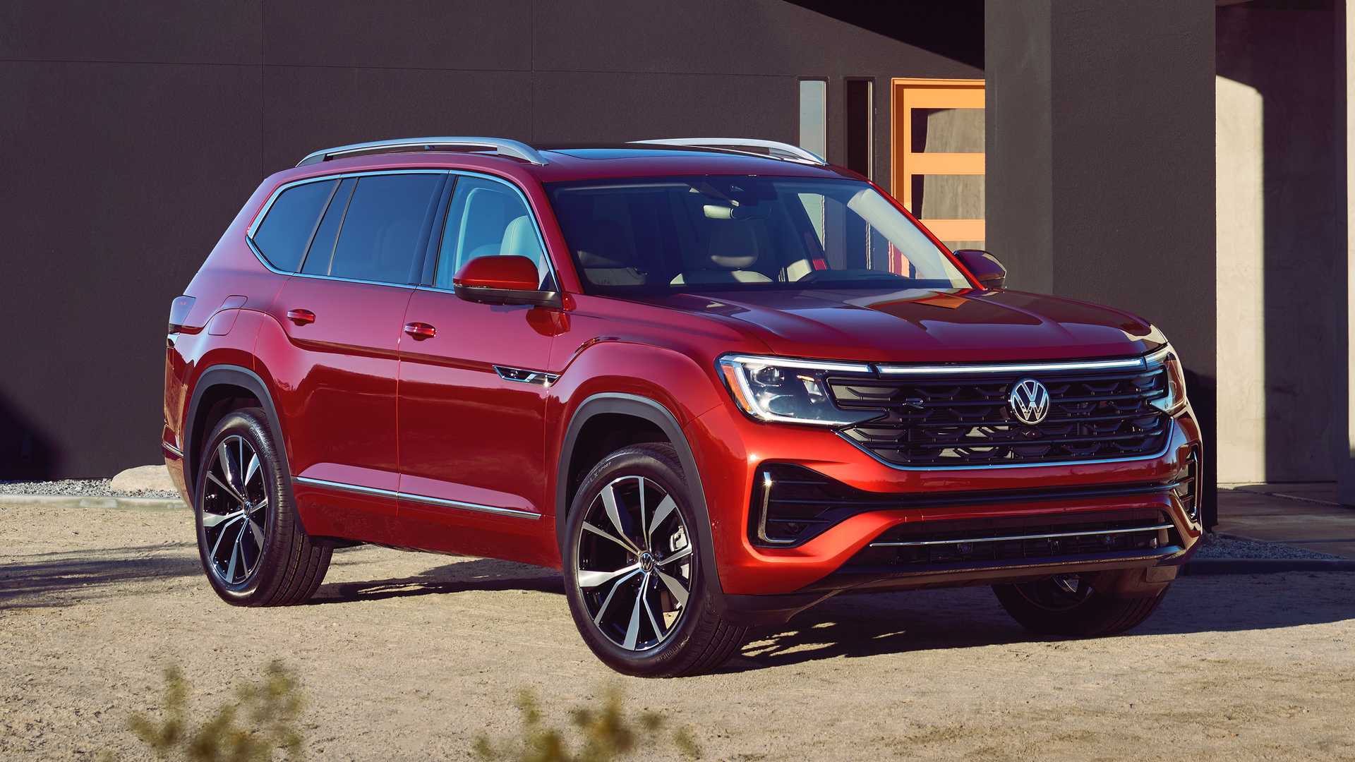 VW Issues Recall for 177,000 Atlas SUVs Due to Potential Engine Cover Fire Risk