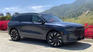 Lincoln Recalls 47,000+ Nautilus SUVs Due to Power Window Pinch Hazard