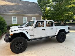 Driving the $60,000 Jeep Gladiator: Features You Get—and What’s Missing