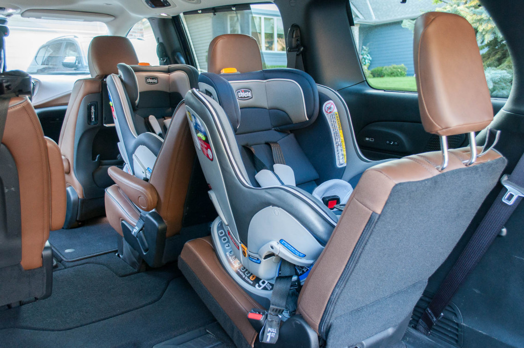 2017 Chrysler Pacifica: Car Seat Check