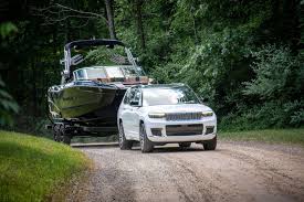 10 Best Compact SUVs for Towing Power and Performance