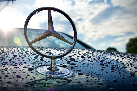 Mercedes-Benz Illuminated Star: The Ultimate Guide | MotorVero